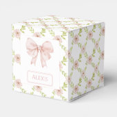 ピンクのフローラリボン赤ちゃん女の子のギフトボックス フェイバーボックス (裏面サイド)