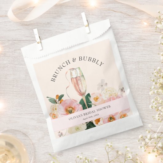ピンクのフローラルブランチ&バブリーブライダルシャワー フェイバーバッグ (クリップ留めされた状態)