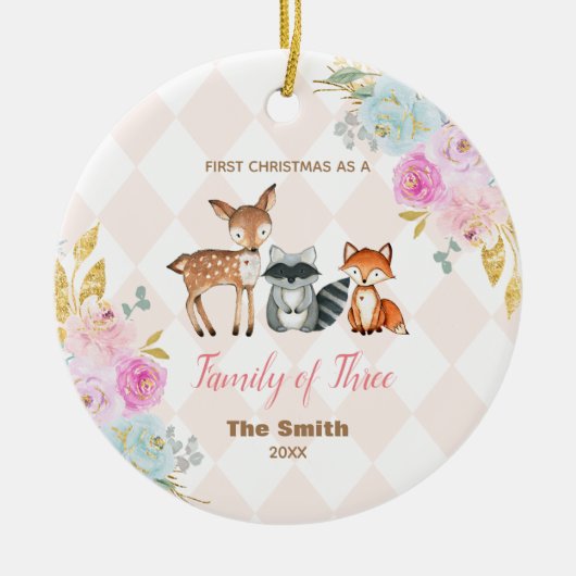 ピンクのフローラ初めてのクリスマスのファミリー3 セラミックオーナメント (正面)
