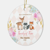 ピンクのフローラ初めてのクリスマスのファミリー3 セラミックオーナメント (左)