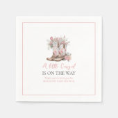 ピンクのフローラ女性のカーボーイブーツと緑のベイシャワー スタンダードカクテルナプキン (正面)