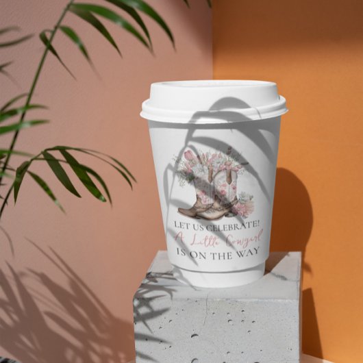 ピンクのフローラ女性のカーボーイブーツと緑のベイシャワー 紙コップ