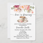 ピンクのフローラ愛は醸造ブライダルシャワーコーヒー 招待状 (正面)