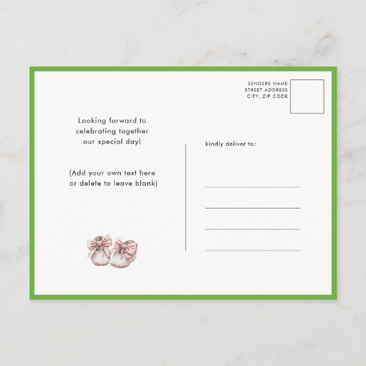 ピンクのフローラ我々は心待ちできる女の子の赤ちゃんシャワー インビテーションポストカード (裏面)