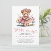 ピンクのフローラ我々は心待ちできる女の子の赤ちゃんシャワー 招待状 (スタンド正面)