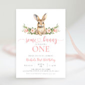 ピンクのフローラ春ウサギいくつかのバニー1歳の誕生日 招待状