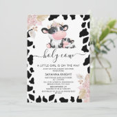 ピンクのフローラ漫画の神聖な牛の牛のプリント赤ちゃんシャワー 招待状 (スタンド正面)