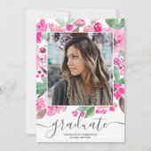 ピンクのフローラ緑のスクリプト3枚の写真の卒業 招待状 (正面)