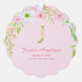 ピンクのフローラ金ゴールドレター"J"モノグラム誕生統計 オーナメントカード (正面)