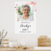 ピンクのフローラ100th誕生日パーティー写真へようこそ ポスター (キッチン)