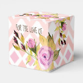 ピンクのフローラ パターン（の模様が）ある フェイバーボックス (裏面サイド)