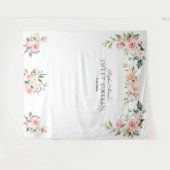 ピンクのフワフワ花のスイート16フォトプロップ タペストリー (正面(横))