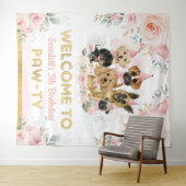 ピンクのフワフワ花の子犬 犬 赤ちゃんの女の子歓迎 タペストリー (インサイチュ(横))