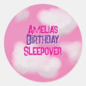 ピンクのフワフワ雲パーソナライズされた誕生日 ラウンドシール (正面)