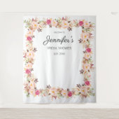 ピンクのブッシュの花が咲く花のウェディングシャワーまたはパーティー タペストリー (正面)