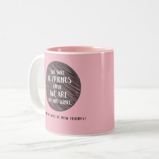 ピンクのブラシの引用それから私達は新しい友人コーヒーです ツートーンマグカップ (正面左)