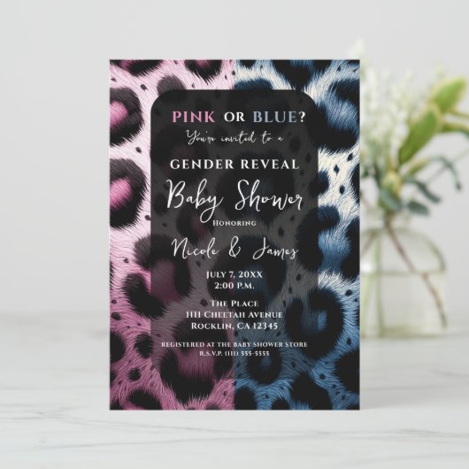 ピンクのブルーヒョウ印刷ジェンダーが赤ちゃんシャワーを明らかにする 招待状 (スタンド正面)