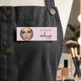 ピンクのブロッシュ ビューティー プロフェッショナル MUA 写真 名札