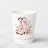 ピンクのブーツとバブルなシャンパングラスの花嫁のシャワー 紙コップ (正面)