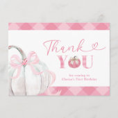 ピンクのプレッピーなパンプキンガールの誕生日お礼カード エンクロージャーカード (正面)