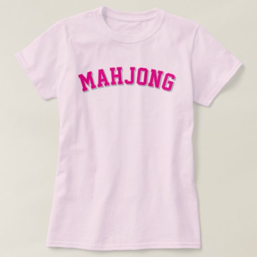 ピンクのプレッピー大学風マージャングラフィック Tシャツ (デザイン正面)