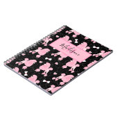 ピンクのプードルと弓のパターン名とモノグラム ノートブック (左側)