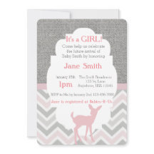 ピンクのベビーのシカシェブロン及びバーラップのベビーシャワーの招待