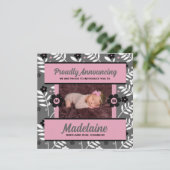 ピンクのベビーの発表フローラとベビー写真 案内状 (スタンド正面)