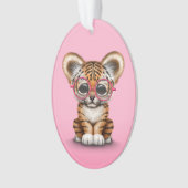 ピンクのベビーの虎の子かわいい身に着けているガラス オーナメント (正面)