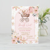 ピンクのベビーカーの女の子Bearly待ち赤ちゃんシャワー 招待状 (スタンド正面)