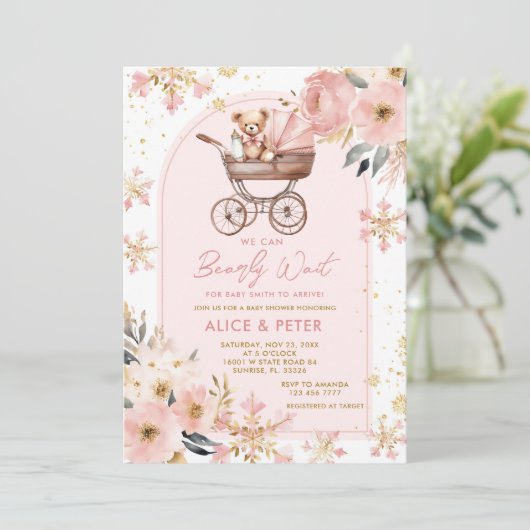 ピンクのベビーカーの女の子Bearly待ち赤ちゃんシャワー 招待状 (スタンド正面)