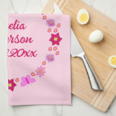 ピンクのベビーガール蝶と花カスタムの キッチンタオル (四つ折り)