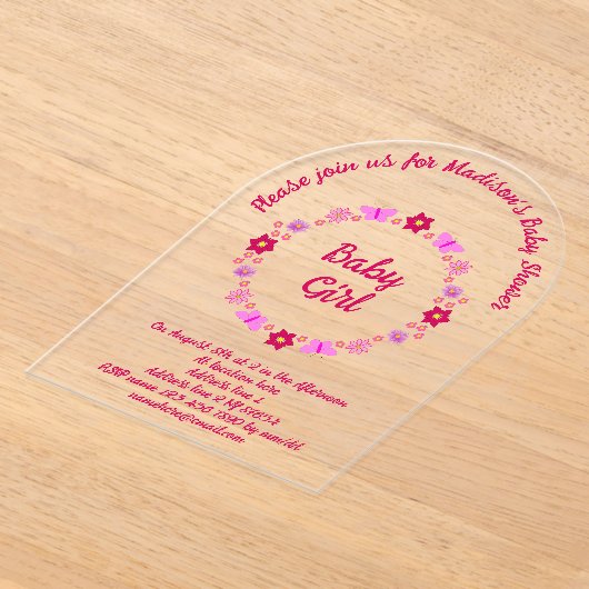 ピンクのベビーガール蝶と花ベビーシャワー アクリル招待状 (レイダウン)
