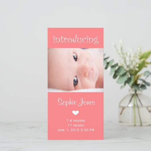 ピンクのベビーガール誕生コメントの写真カード 案内状 (スタンド正面)