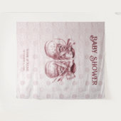 ピンクのベビーシューズ背景 タペストリー (正面(横))