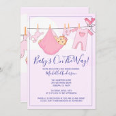 ピンクのベビーバンドルオンクロースレインベビーシャワー 招待状 (正面/裏面)