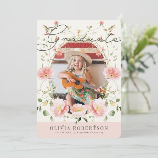 ピンクのポピーの水色フローラガール写真卒業 招待状 (スタンド正面)