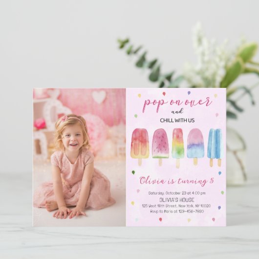 ピンクのポプシクルのアイスポップ・アートのクリームオンオーバー誕生日写真 招待状 (スタンド正面)