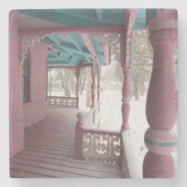 ピンクのポーチに冬の雪 – マーサのブドウ畑 ストーンコースター