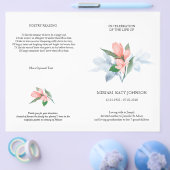 ピンクのマグノリアとオンブル反射が折り畳まれた追悼式 チラシ (シングル)