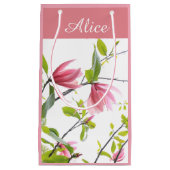 ピンクのマグノリアの名前入りなギフトバッグ スモールペーパーバッグ (正面)