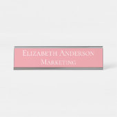 ピンクのマーケティングマネージャ デスクネームプレート (正面)