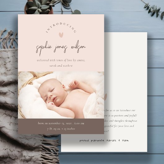 ピンクのミニマルハートスクリプト写真の誕生のお知らせ サンキューカード