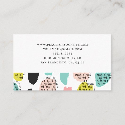 ピンクのミントの黒いブラシストローク。モダンプロフェッショナル 名刺 (裏面)