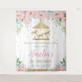 ピンクのミントフラワーカルーセル1歳誕生日ウェルカム タペストリー (正面)