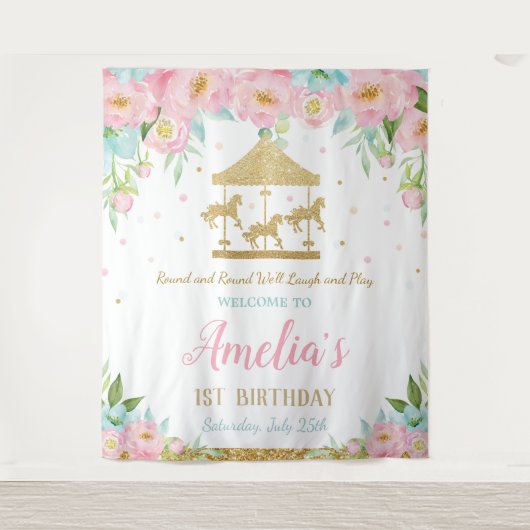 ピンクのミントフラワーカルーセル1歳誕生日ウェルカム タペストリー (正面)