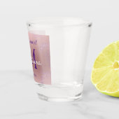 ピンクのメタリックパープルのグリッター花嫁付きモノグラム ショットグラス (右)