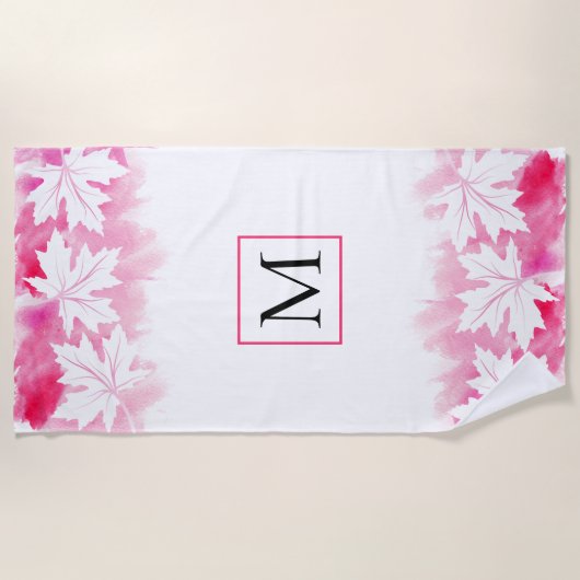 ピンクのメープルリーフの水色の洗い物とモノグラム ビーチタオル (正面)
