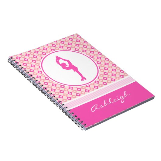 ピンクのモノグラムを持つチェック模様のダイヤモンドのフィギュアスケート選手 ノートブック (右側)