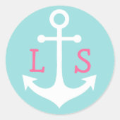 ピンクのモノグラムオンホワイトいかりオンパステルブルー ラウンドシール (正面)